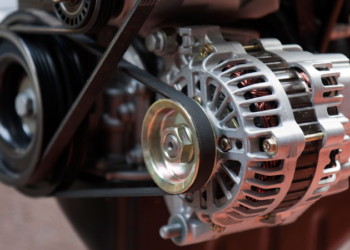 Common Loose Alternator Belt Symptoms: Signs You Shouldn’t Ignore