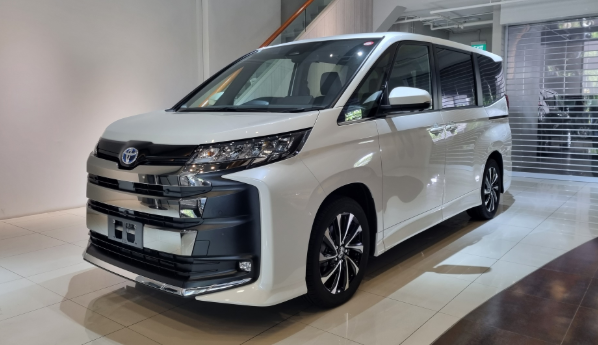 Toyota Noah: Uganda’s Favorite Family Car Reviewed